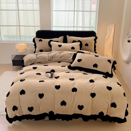 91家纺网 家纺一手货源 找家纺 米莱家纺 2024新款高克重剪花雕花阳离子牛奶绒四件套 爱心-咖