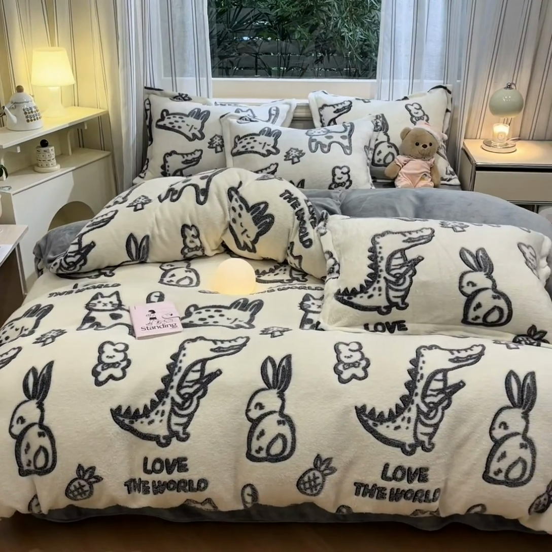 91家纺网 家纺一手货源 找家纺 贝扬思家纺 2024新款加厚雪花绒印花四件套 黑猫仔仔