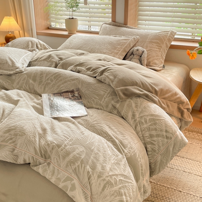 91家纺网 家纺一手货源 找家纺 简如 2025新款A类加厚冰岛立体雕花牛奶绒浮雕绒四件套（有买家秀） 丛草集-卡其