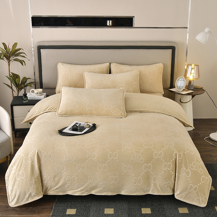 91家纺网 家纺一手货源 找家纺 满羽家纺 2024新款A类高克重婴儿绒提花牛奶绒四件套 可爱熊-金