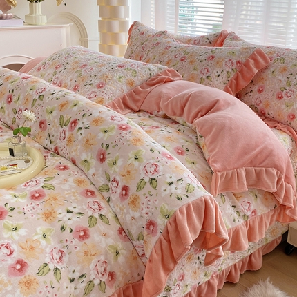 91家纺网 家纺一手货源 找家纺 （总）梦精灵家纺 2025新款牛奶绒花边床盖四件套