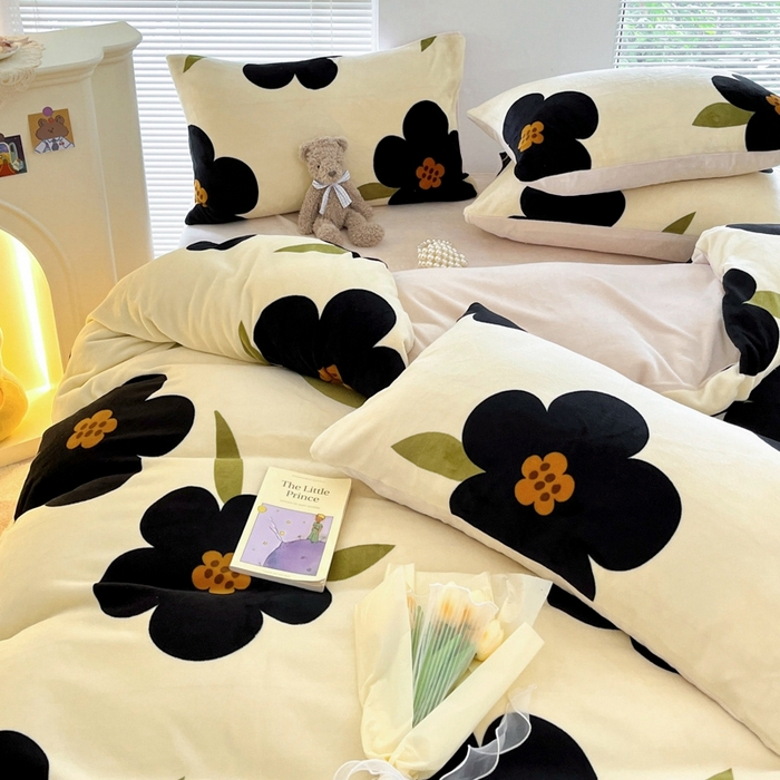 91家纺网 家纺一手货源 找家纺 帅露家纺 2024新款高克重牛奶绒印花四件套 安冉