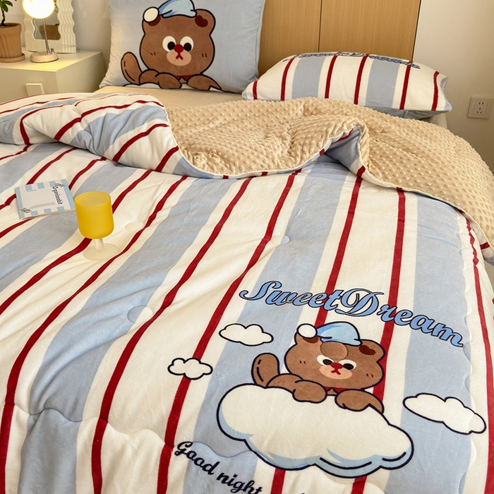 91家纺网 家纺一手货源 找家纺 2024新款卡通大版高克重牛奶绒豆豆被四件套 云朵熊