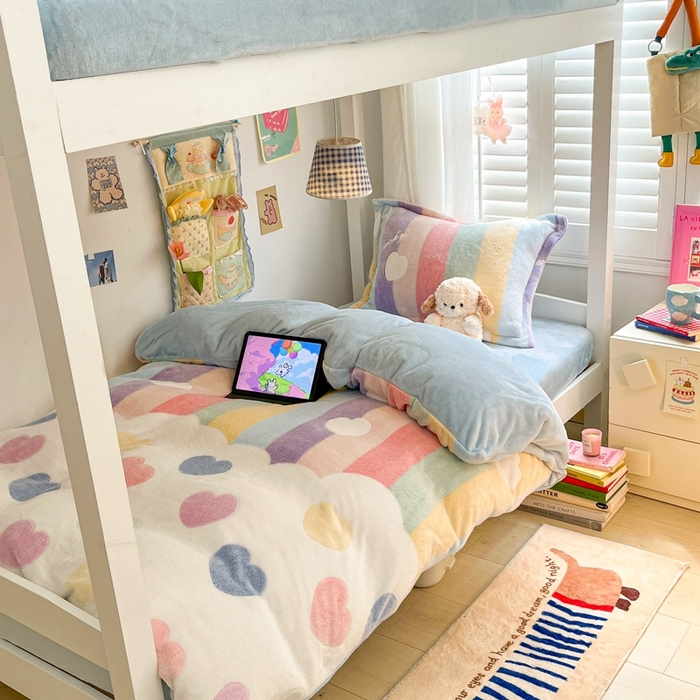 91家纺网 家纺一手货源 找家纺 川悦生活 2024新款雪花绒宿舍三件套 彩虹爱心兰