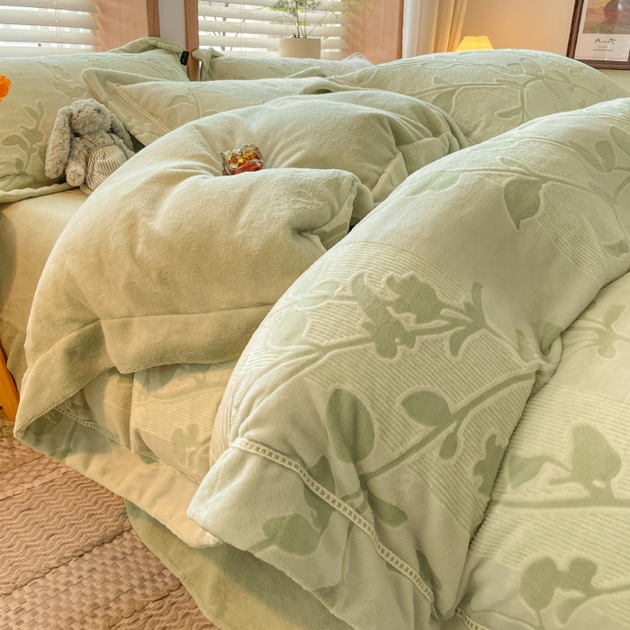 91家纺网 家纺一手货源 找家纺 简如 2025新款A类加厚冰岛立体雕花牛奶绒浮雕绒四件套（有买家秀） 花蔓-草绿
