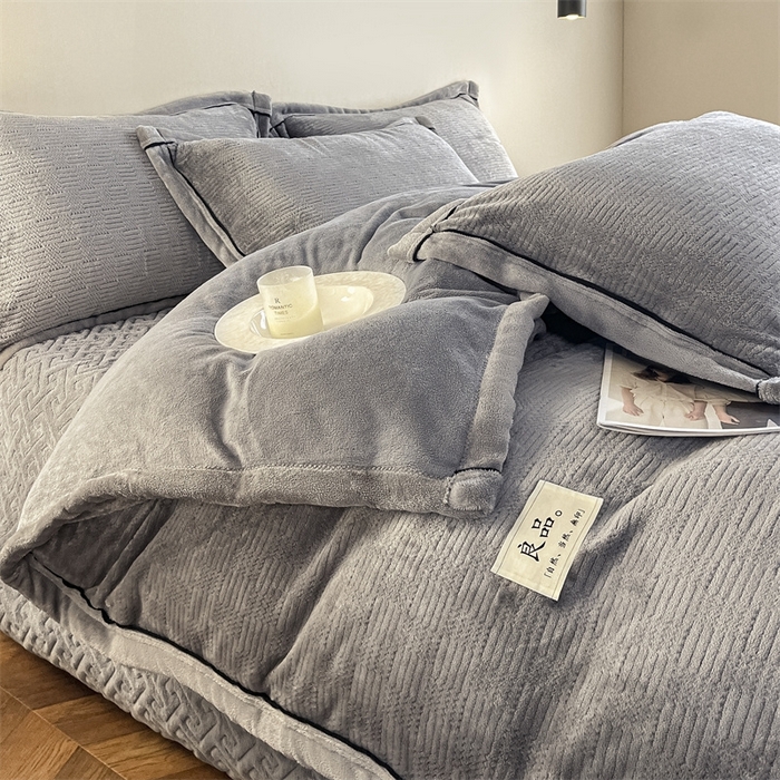 91家纺网 家纺一手货源 找家纺 欧邦 新款提花针织绒牛奶绒单被套夹棉床盖三件套四件套 初见-珍珠灰