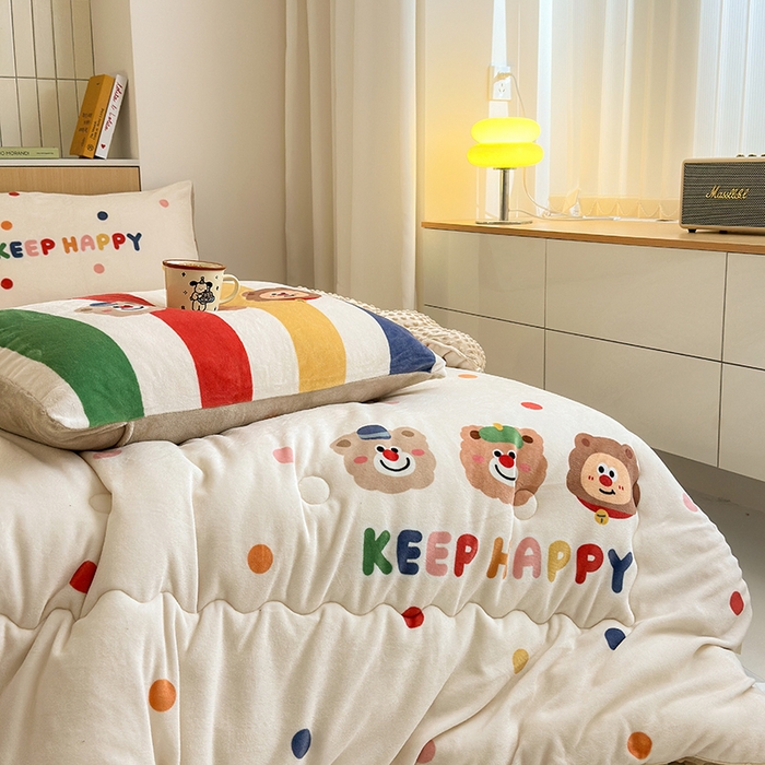 91家纺网 家纺一手货源 找家纺 2024新款卡通大版高克重牛奶绒豆豆被四件套 三只熊