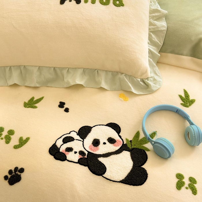 91家纺网 家纺一手货源 找家纺 易禾家纺 2024新款高克重加厚保暖牛奶绒四件套熊猫宝宝系列 熊猫宝宝--奶绿