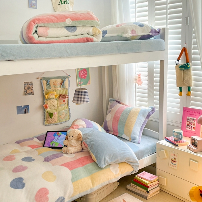 91家纺网 家纺一手货源 找家纺 川悦生活 2024新款雪花绒宿舍三件套 彩虹爱心兰