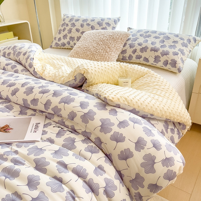 91家纺网 家纺一手货源 找家纺 米菲 2024新款印花双层纱豆豆绒大豆冬被 秋日枫叶