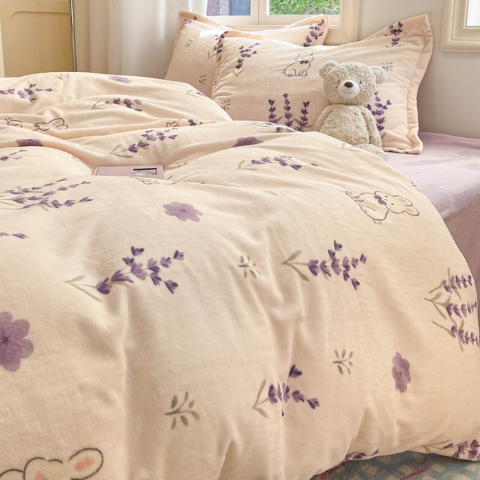 91家纺网 家纺一手货源 找家纺 沐慕 2024新款200g加厚牛奶绒四件套 紫兔花香