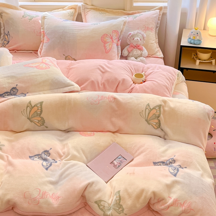 91家纺网 家纺一手货源 找家纺 沐慕 2024新款200g加厚牛奶绒四件套 蝴蝶飘飘