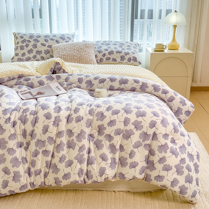 91家纺网 家纺一手货源 找家纺 米菲 2024新款印花双层纱豆豆绒大豆冬被 秋日枫叶