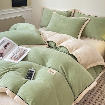 91家纺网 家纺一手货源 找家纺 康纳利 2024新款A类抗菌加厚纯色牛奶绒四件套 浅绿+燕麦