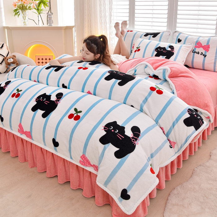 91家纺网 家纺一手货源 找家纺 梦莱情 2024新款190克7斤半牛奶绒四件套樱桃猫