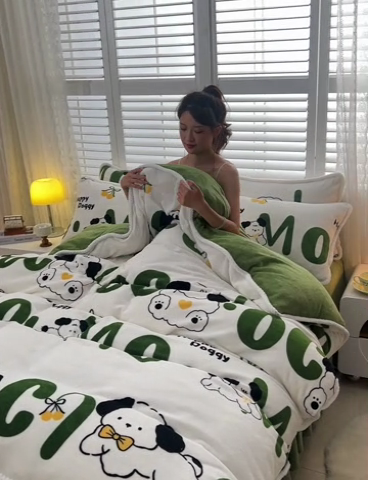 91家纺网 家纺一手货源 找家纺 梦莱情 2024新款190克7斤半牛奶绒四件套嗨皮狗