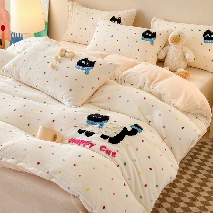 91家纺网 家纺一手货源 找家纺 耀达家居 2024新款ins多巴胺毛巾绣牛奶绒四件套 喵星人-彩色波点