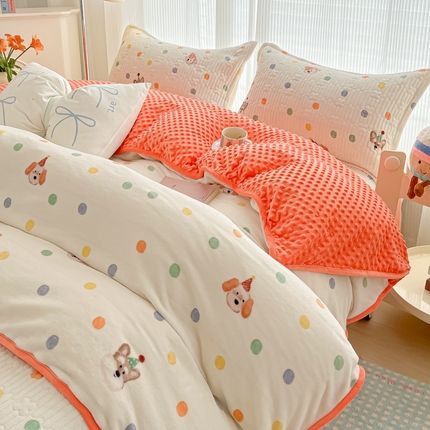 91家纺网 家纺一手货源 找家纺 （总）青竹苑 2024新款床盖款四件套牛奶绒夹棉床盖宝宝绒豆豆被套学生三件套