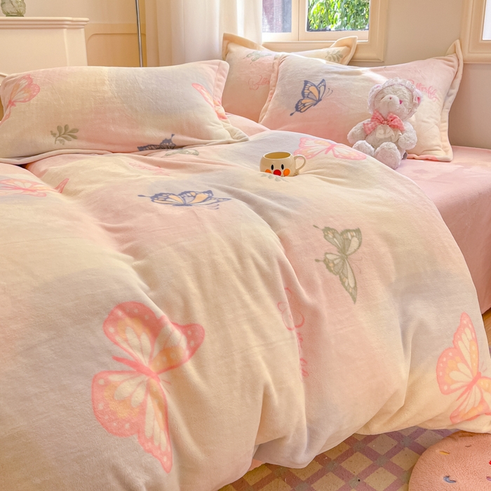 91家纺网 家纺一手货源 找家纺 沐慕 2024新款200g加厚牛奶绒四件套 蝴蝶飘飘