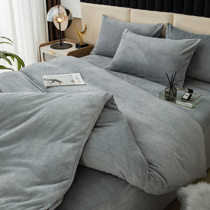 91家纺网 家纺一手货源 找家纺 梵克保罗 2024秋冬印花卡通轻奢纯色牛奶绒单品四件套 灰色