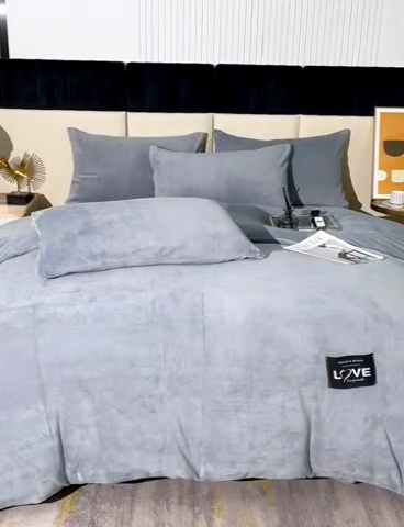 91家纺网 家纺一手货源 找家纺 梵克保罗 2024秋冬印花卡通轻奢纯色牛奶绒单品四件套 灰色