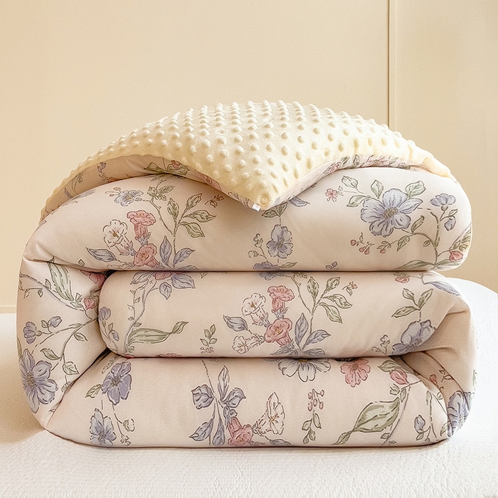 91家纺网 家纺一手货源 找家纺 米菲 2024新款印花双层纱豆豆绒大豆冬被 爱在花开