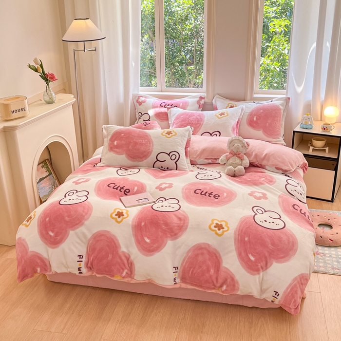 91家纺网 家纺一手货源 找家纺 沐慕 2024新款200g加厚牛奶绒四件套 爱心粉兔