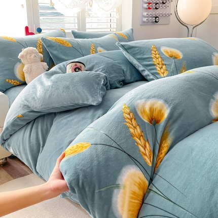 91家纺网 家纺一手货源 找家纺 （总）梵克保罗 2024秋冬印花卡通轻奢纯色牛奶绒单品四件套