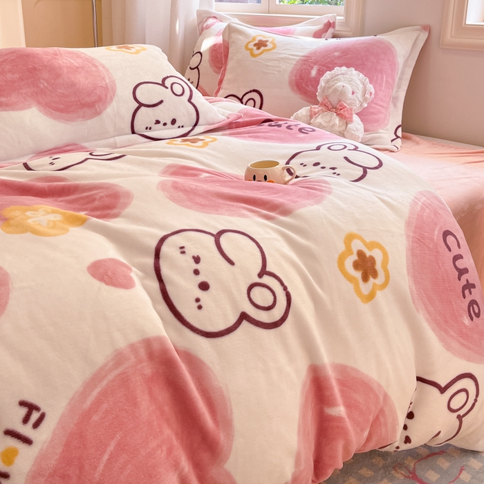 91家纺网 家纺一手货源 找家纺 沐慕 2024新款200g加厚牛奶绒四件套 爱心粉兔