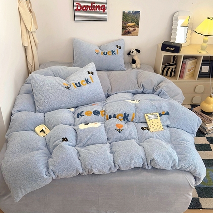 91家纺网 家纺一手货源 找家纺 春光里 2024新款泰迪绒230克牛奶绒毛巾绣四件套