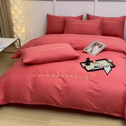 91家纺网 家纺一手货源 找家纺 宇彬家纺 2024直播热爆新款13374全棉母婴级绣花字母款被套枕套床单纯色重工刺绣清新四件套贡缎新疆长绒  Min-宝石红