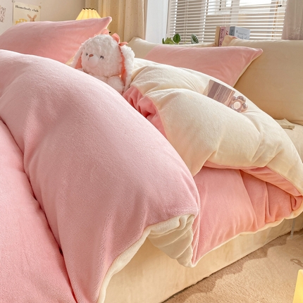 91家纺网 家纺一手货源 找家纺 （总）源舍家纺 2024新款牛奶绒双拼奶油风四件套--风格二