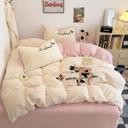 91家纺网 家纺一手货源 找家纺 春光里 2024新款泰迪绒230克牛奶绒毛巾绣四件套