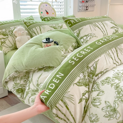 91家纺网 家纺一手货源 找家纺 （总）梵克保罗 2024秋冬印花卡通轻奢纯色牛奶绒单品四件套