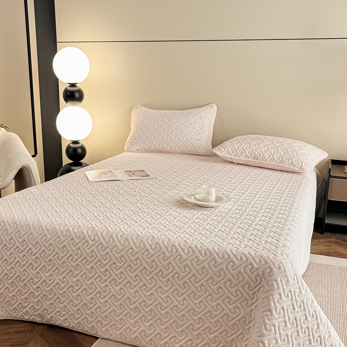 91家纺网 家纺一手货源 找家纺 欧邦 新款纯色牛奶绒床盖三件套-初见 初见-米白