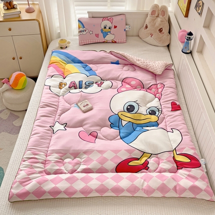 91家纺网 家纺一手货源 找家纺 沁童儿童用品店 2024新款大版针织棉安抚豆豆绒儿童被被子被芯 彩虹鸭