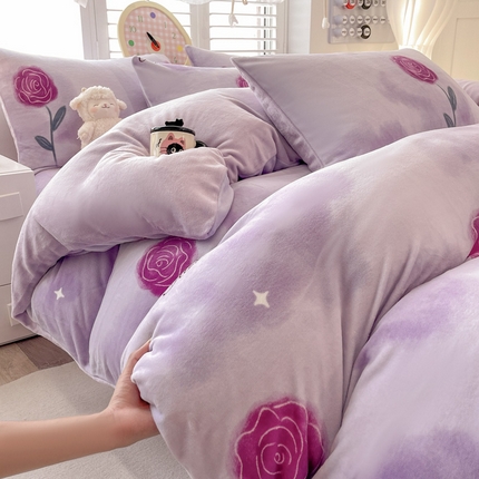 91家纺网 家纺一手货源 找家纺 （总）梵克保罗 2024秋冬印花卡通轻奢纯色牛奶绒单品四件套