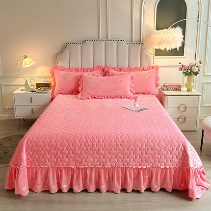 91家纺网 家纺一手货源 找家纺 恒爱家纺 2024新款A类宝宝绒刺绣莫奈花园夹棉床盖款三件套 莫奈花园 欧韵粉