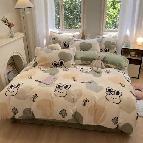 91家纺网 家纺一手货源 找家纺 沐慕 2024新款200g加厚牛奶绒四件套 绿色爱心兔