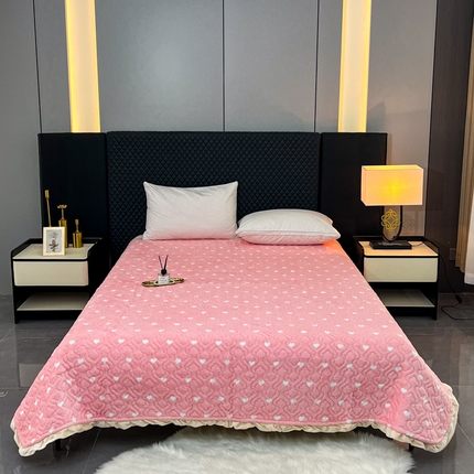 91家纺网 家纺一手货源 找家纺 （总）悦织湾家纺 2025新款印花牛奶绒花边夹棉床盖