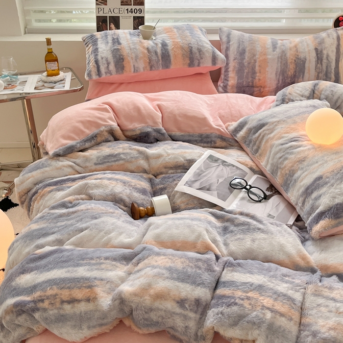 91家纺网 家纺一手货源 找家纺 金爱家 2024新款立体牛奶绒兔毛绒印花四件套 兔毛印花-竖条粉