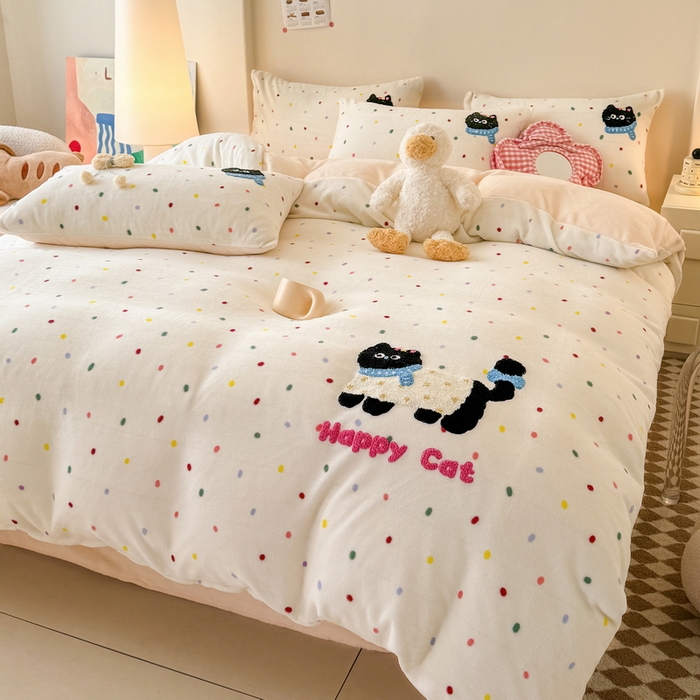 91家纺网 家纺一手货源 找家纺 耀达家居 2024新款ins多巴胺毛巾绣牛奶绒四件套 喵星人-彩色波点