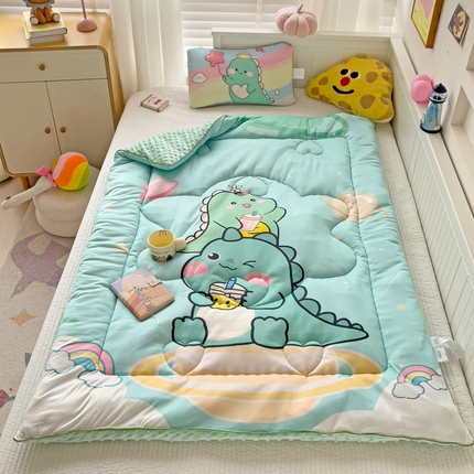 91家纺网 家纺一手货源 找家纺 沁童儿童用品店 2024新款大版针织棉安抚豆豆绒儿童被被子被芯 恐龙星球