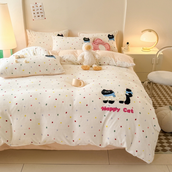 91家纺网 家纺一手货源 找家纺 耀达家居 2024新款ins多巴胺毛巾绣牛奶绒四件套 喵星人-彩色波点