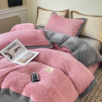 91家纺网 家纺一手货源 找家纺 康纳利 2024新款A类抗菌加厚纯色牛奶绒四件套 梅花红+雅士灰