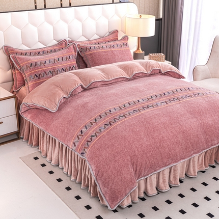 91家纺网 家纺一手货源 找家纺 栩裕 2025新款7斤重牛奶金貂绒印花牛奶绒四件套 圣丹妮-粉