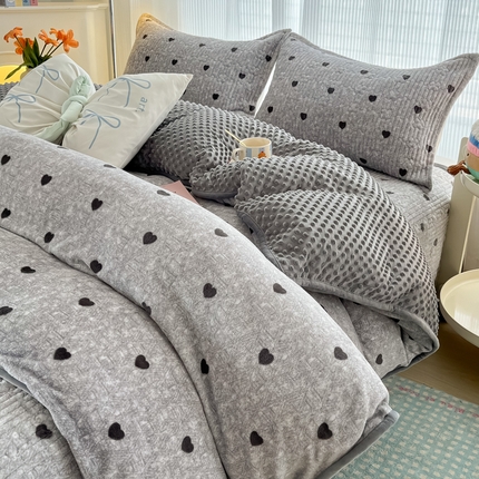 91家纺网 家纺一手货源 找家纺 （总）青竹苑 2024新款床盖款四件套牛奶绒夹棉床盖宝宝绒豆豆被套学生三件套