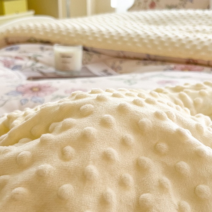 91家纺网 家纺一手货源 找家纺 米菲 2024新款印花双层纱豆豆绒大豆冬被 爱在花开