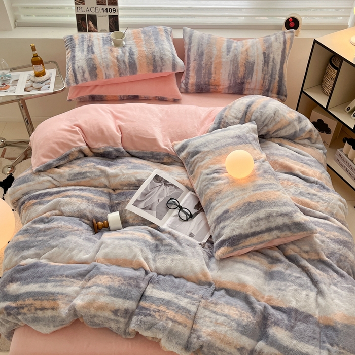 91家纺网 家纺一手货源 找家纺 金爱家 2024新款立体牛奶绒兔毛绒印花四件套 兔毛印花-竖条粉