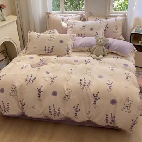 91家纺网 家纺一手货源 找家纺 沐慕 2024新款200g加厚牛奶绒四件套 紫兔花香